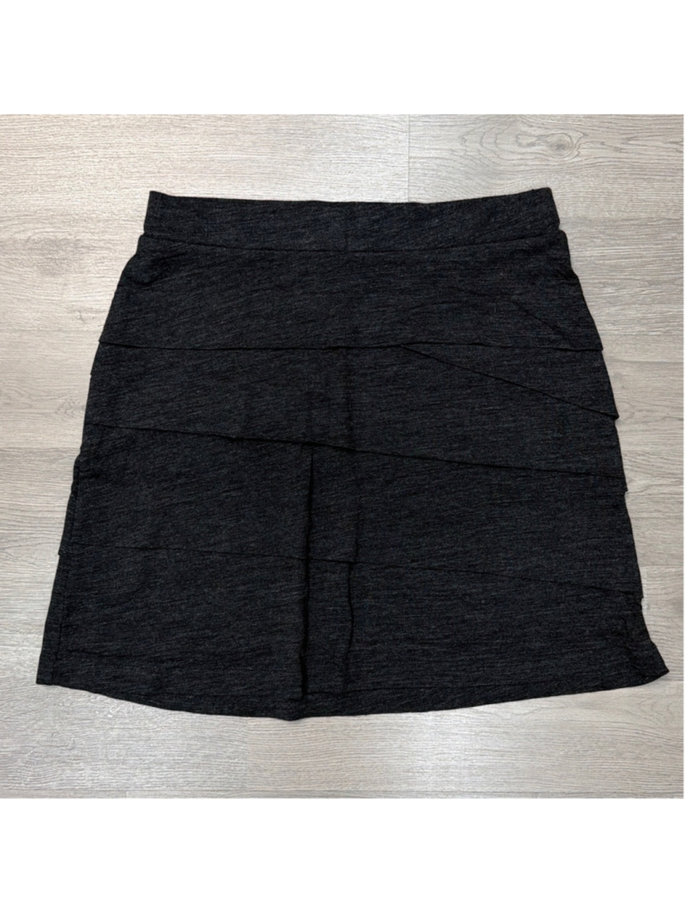 Prana Leah 18” Ruffle Detail Skirt Gray Sz XS!